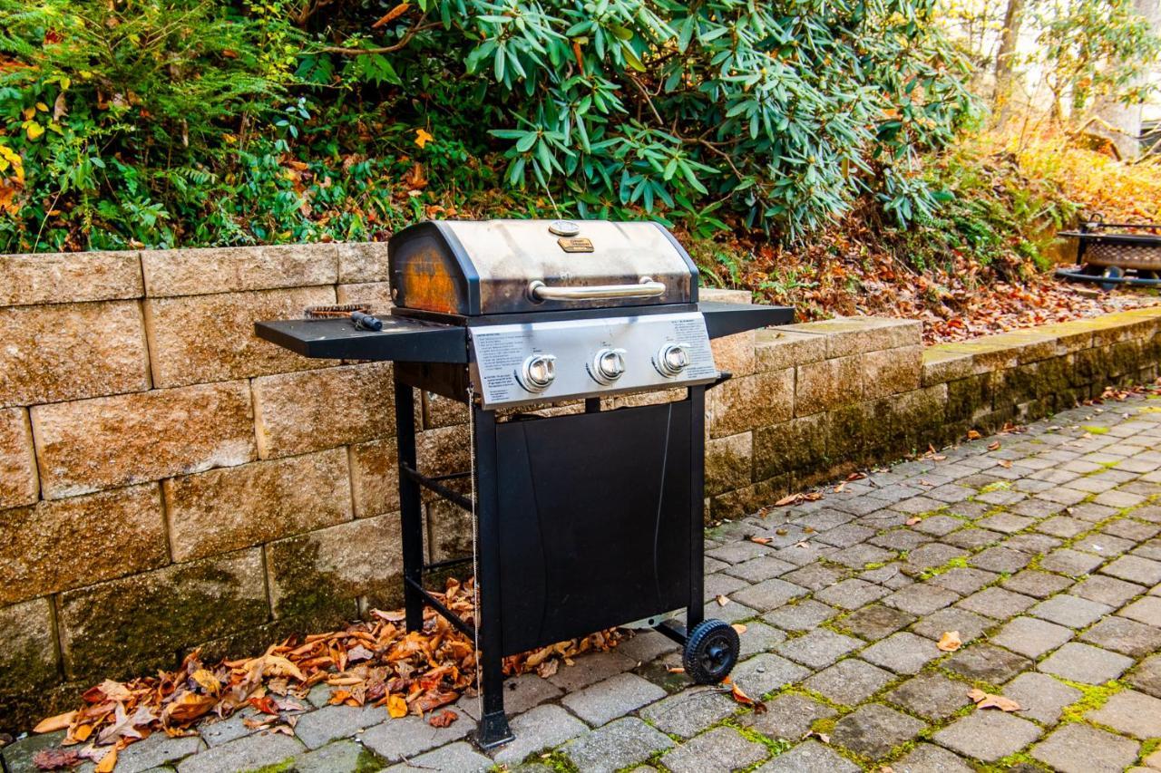 Evergreen Getaway Fire Pit And Wood Fireplace Townsend Zewnętrze zdjęcie